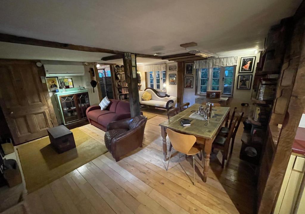 Bovey Tracey Apartment | Remarkable Boultons Barn with hot tub & opt sauna