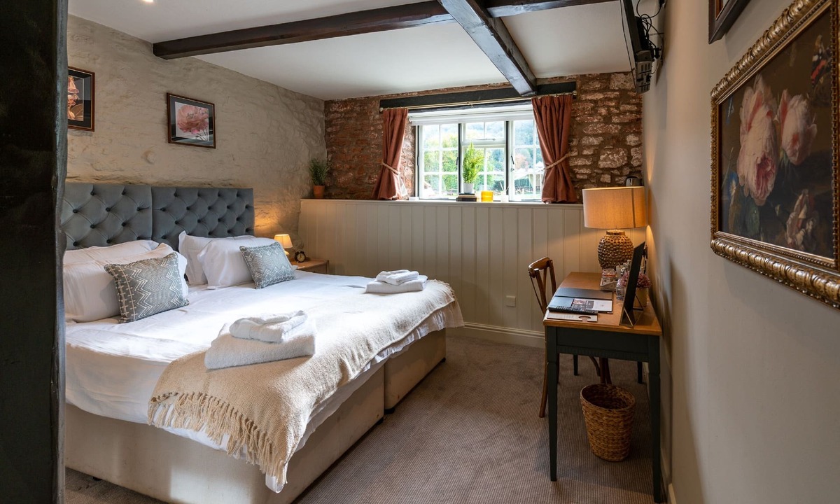 Compton Martin Hotel | Ring O Bells