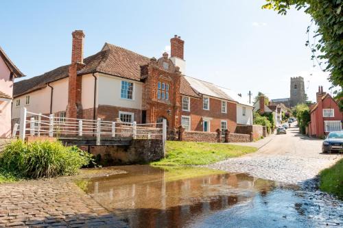 Ipswich House | River House