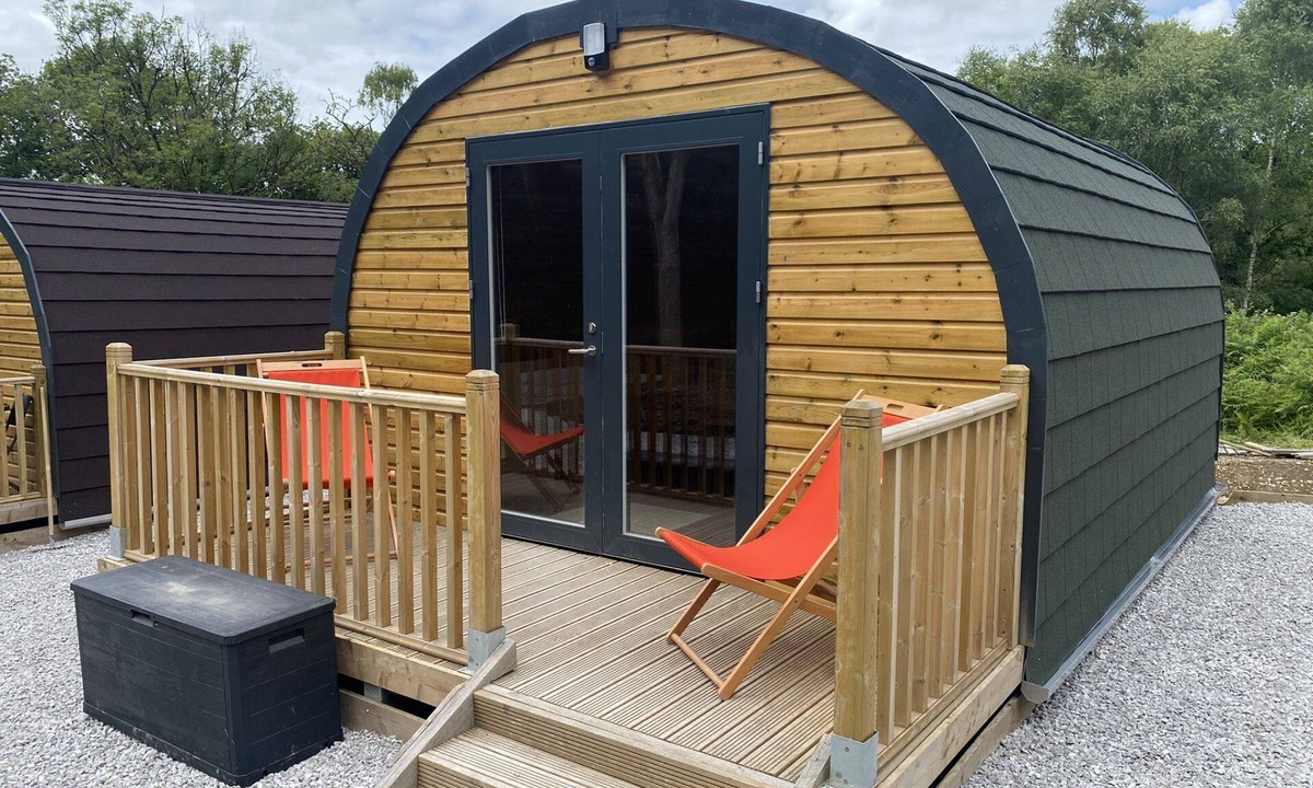 Abercwmboi Cabin | River Pod 3 (Pet Friendly) - a glamping pod that sleeps 2 guests in 1 bedroom