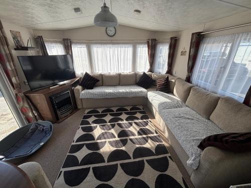 Aberystwyth House | River View Modern 3 Bedroom Pet Friendly in Clarach Bay