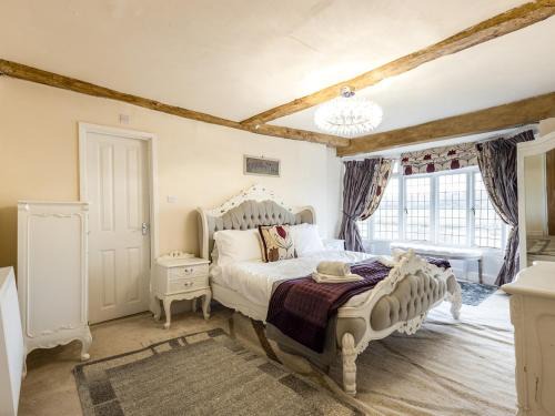 Offenham House | Riverside Manor