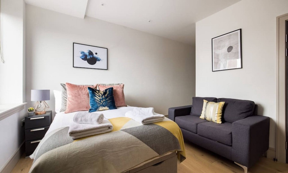 Grove Apartment | Riverside Studio Flat in Kingston