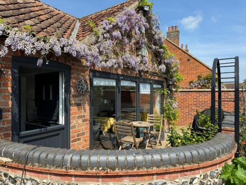 Harpley House | Robins Nest