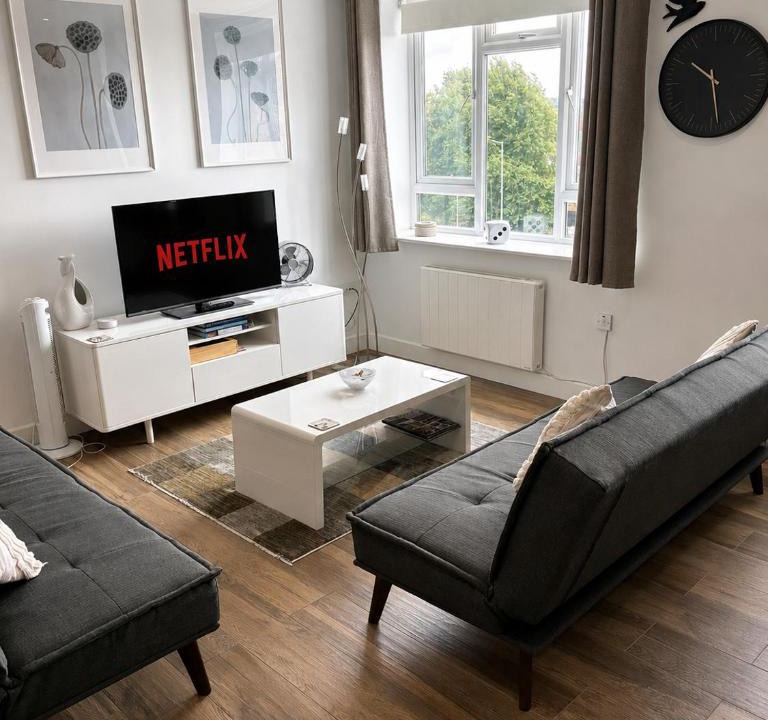 Fenny Stratford Apartment | Rooftops Apartment