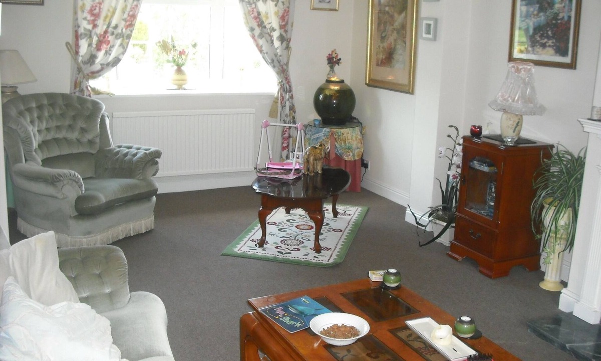 Collingham House | Room-large Home in Prime Location for al