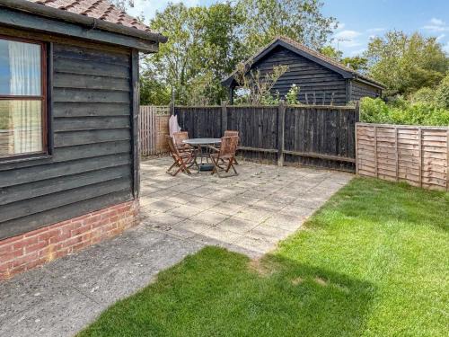 Woodbridge House | Rose Chalet
