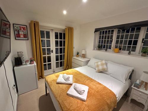Attenborough House | Rose cottage