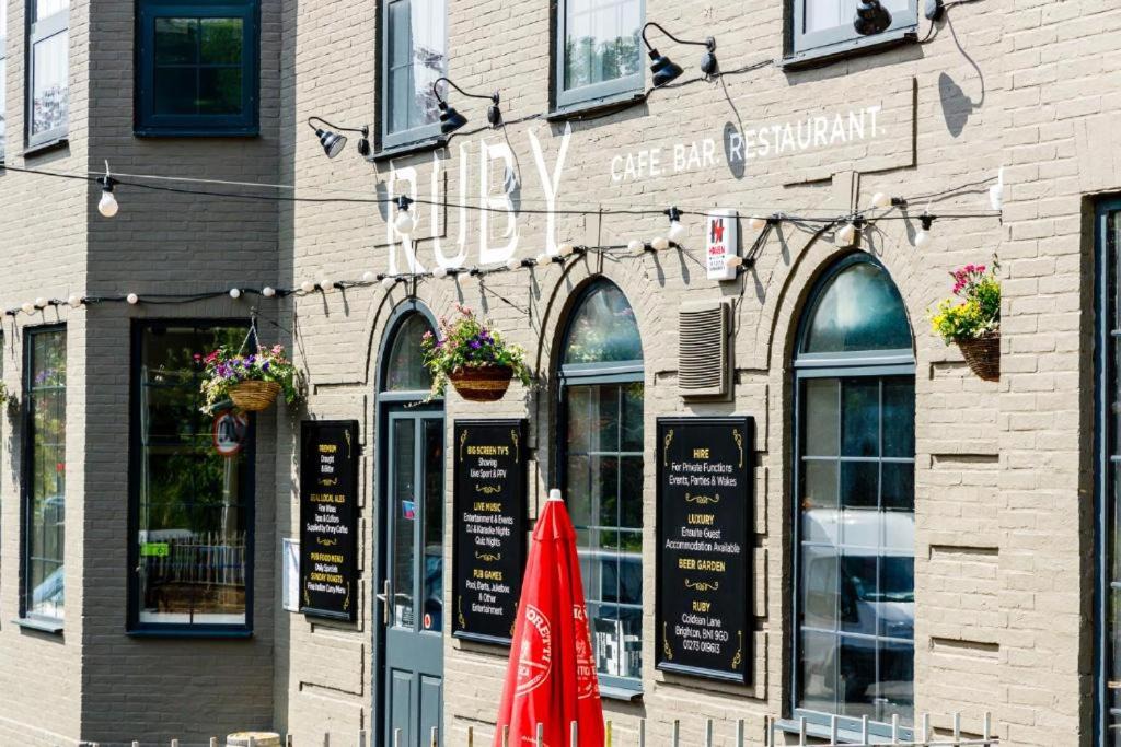 Brighton Hotel | Ruby Pub & Hotel