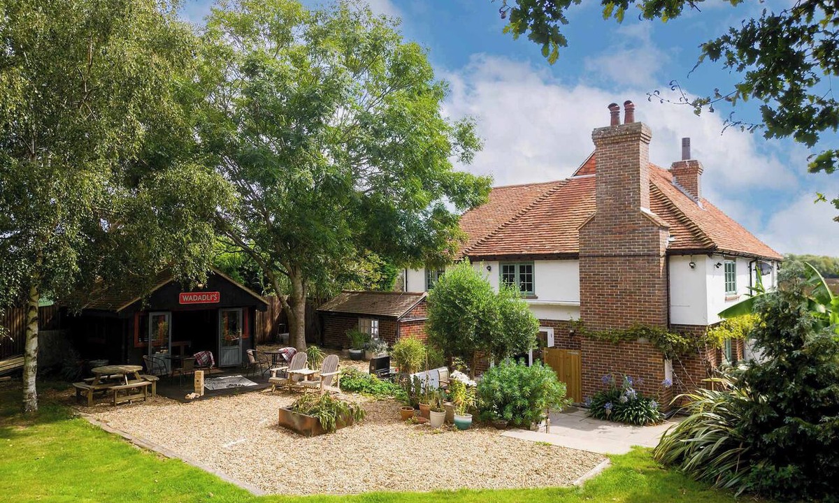 Chichester House | Rustic and Charming Country Cottage
