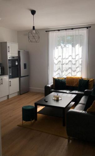 Sheffield Apartment | Sapphire Suite