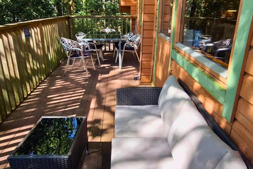 Liverton House | Scandi Style Bracken Lodge with Private Decking Sleeps 6