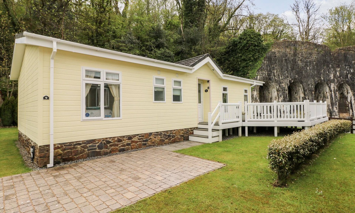Wiseman's Bridge Cottage | SEACROFT, pet friendly, character holiday cottage in Kilgetty