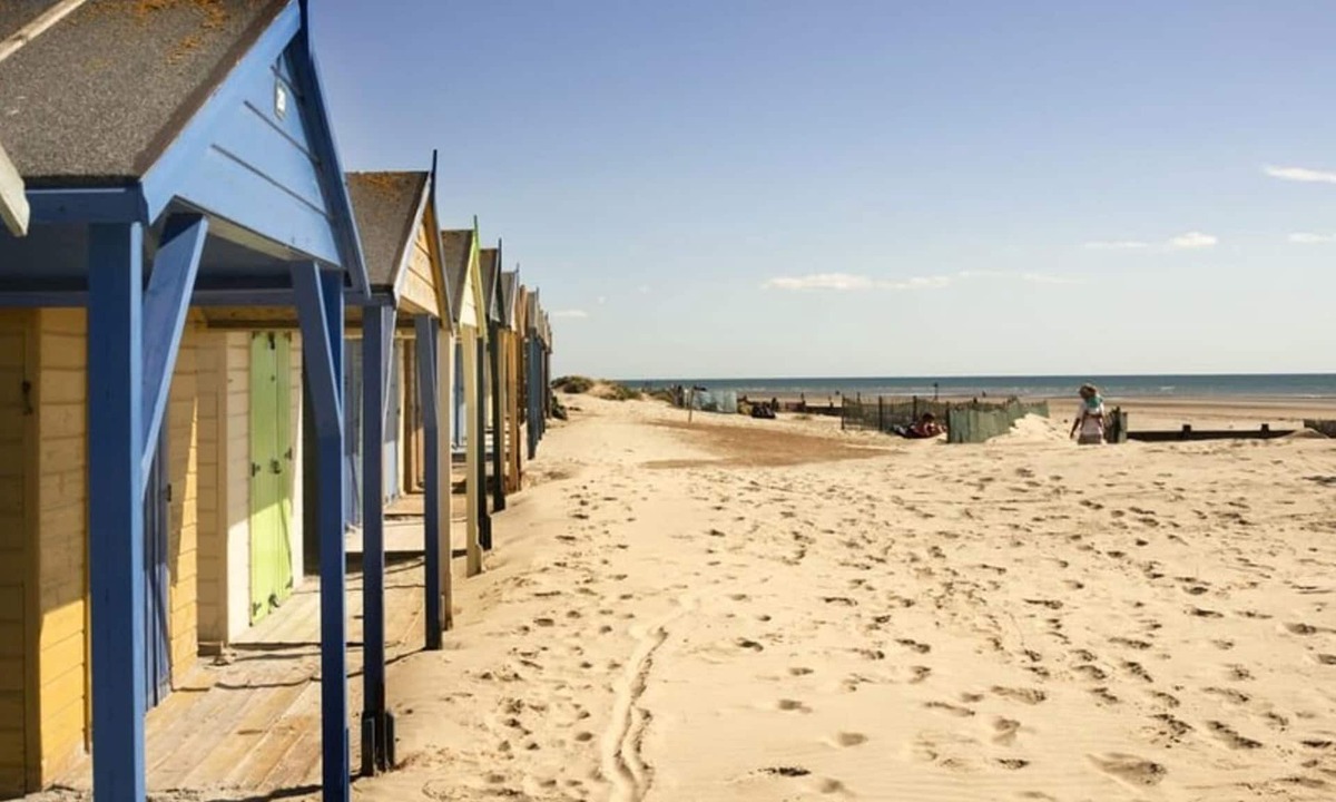 East Wittering Apartment | Seaside Serenity 3-bed Deck Garden Near Shore