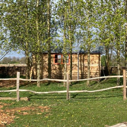 Minchinhampton House | Secluded off grid Shepherd's Hut