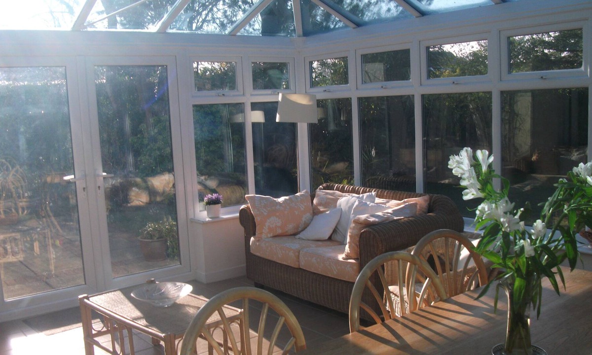 Dibden Purlieu House | Secluded, spacious detached house in the New Forest , sleeps 10