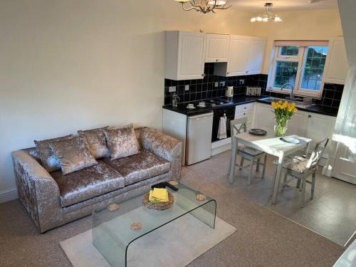 Broadstairs Apartment | Self contained, spacious annex with private drive.