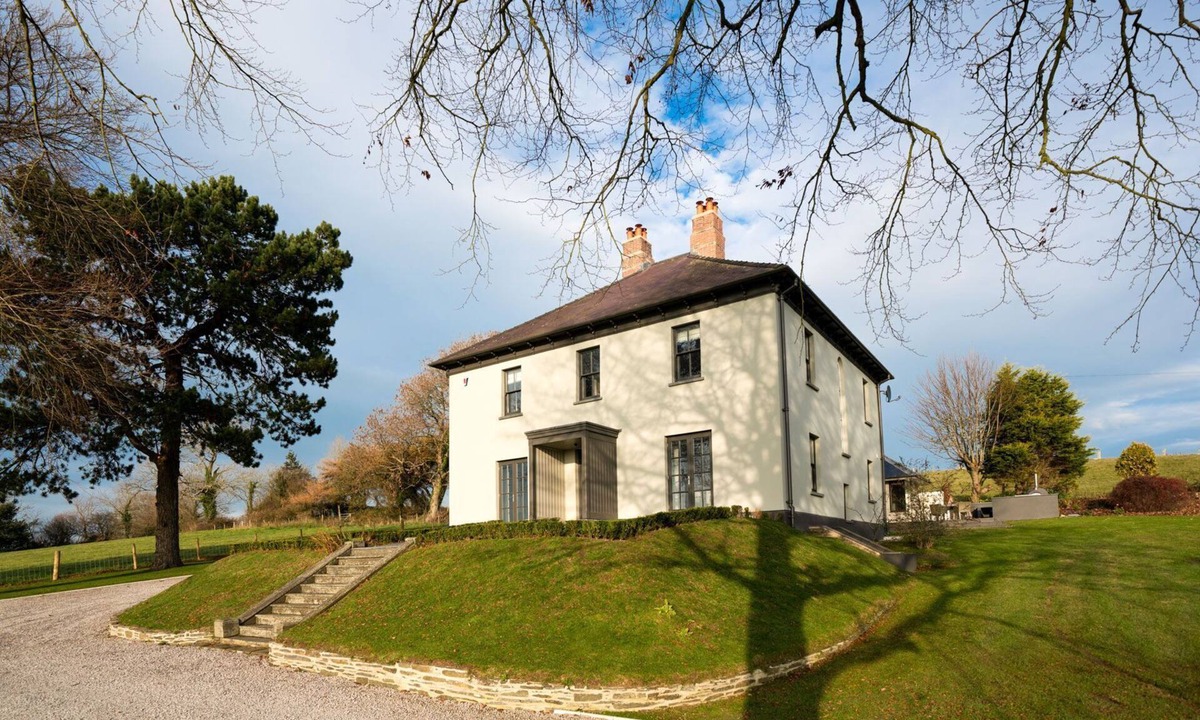 Cardigan Villa | Seren Manor - Five Bedroom Villa, Sleeps 10