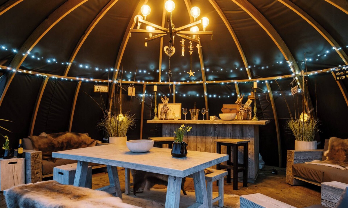 Redmile Cabin | Shepherd's Hut- Hot Tub- Wellness Spa- Wood Burner