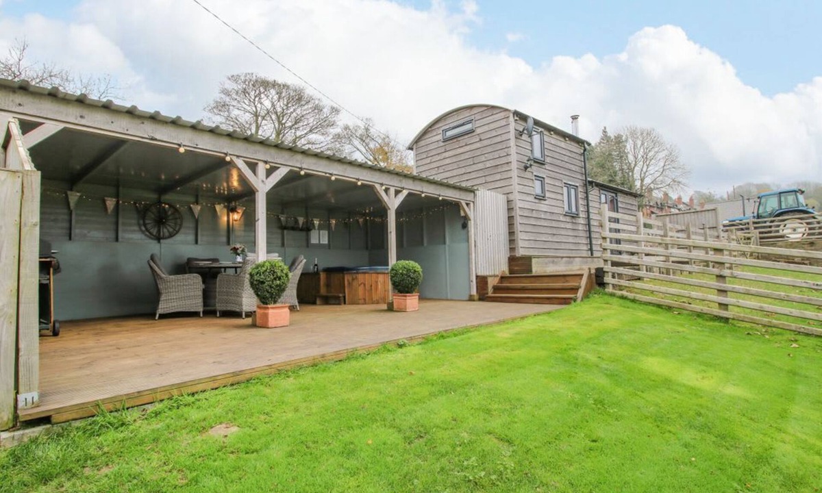 Farden House | Shepherds Cabin: Couples Retreat