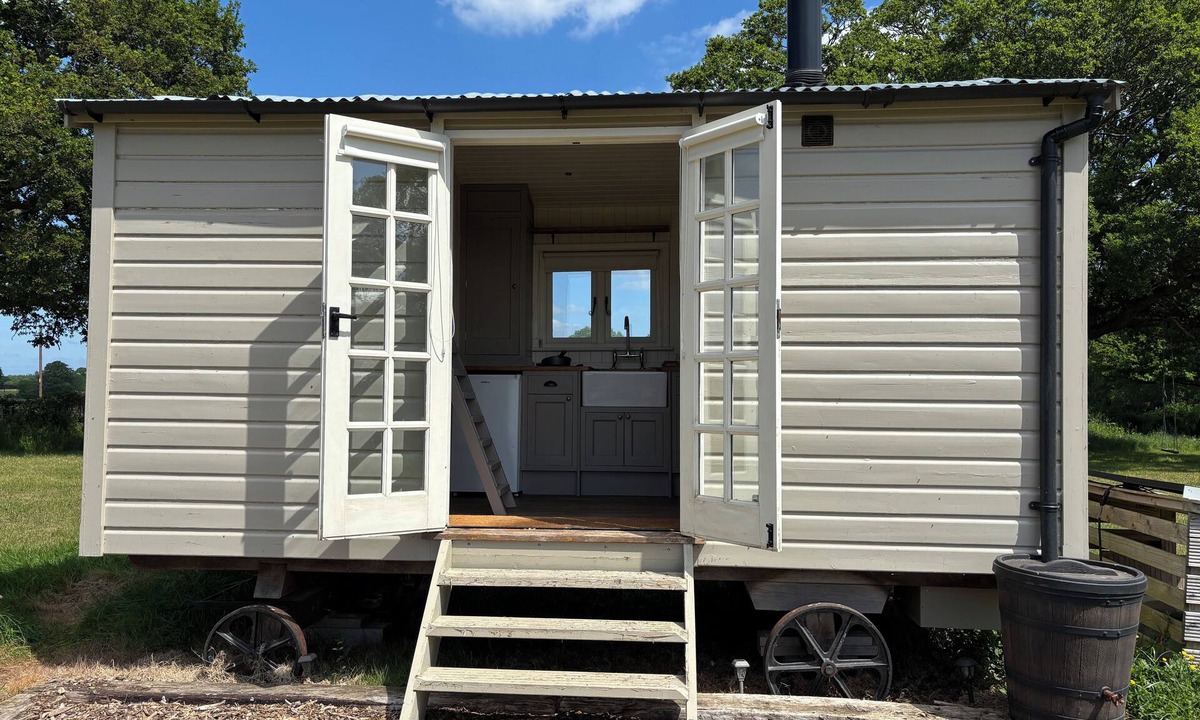 Lickfold Cottage | Shepherds Hut 2