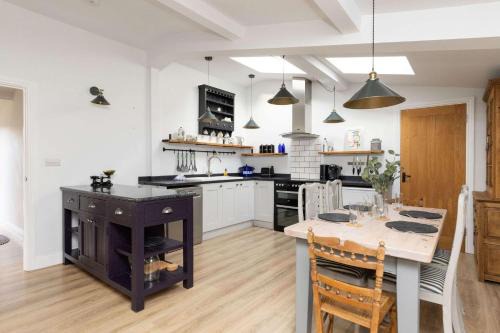 Sidlesham House | Sidlesham Hideaway Logburner & Garden