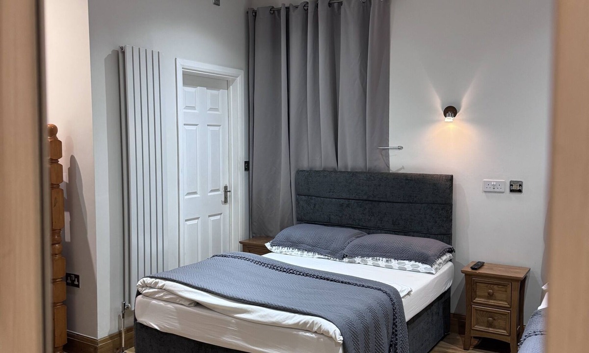 Heston Central House | Skylark B&B