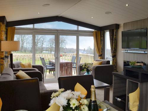 Westward House | Skylark Lodge