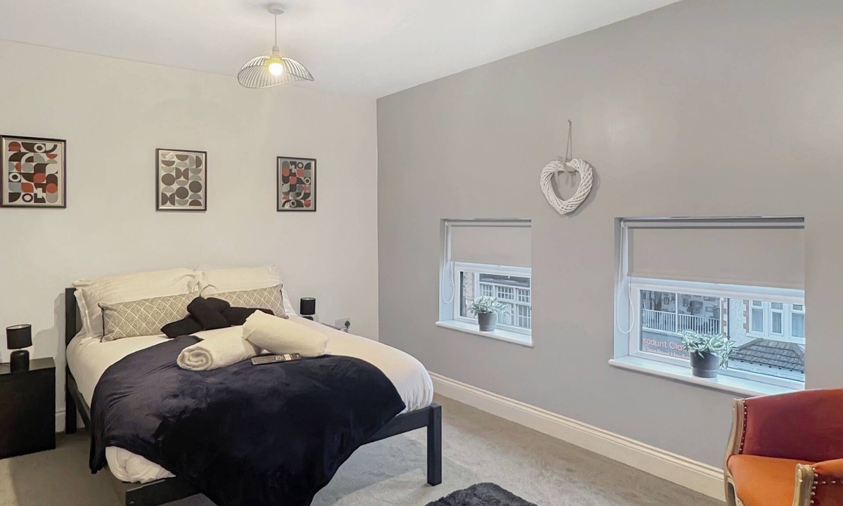 Grantham Apartment | Sleeps 6 2 Bed Flat Central Grantham with Free Parking & Free Gym Access