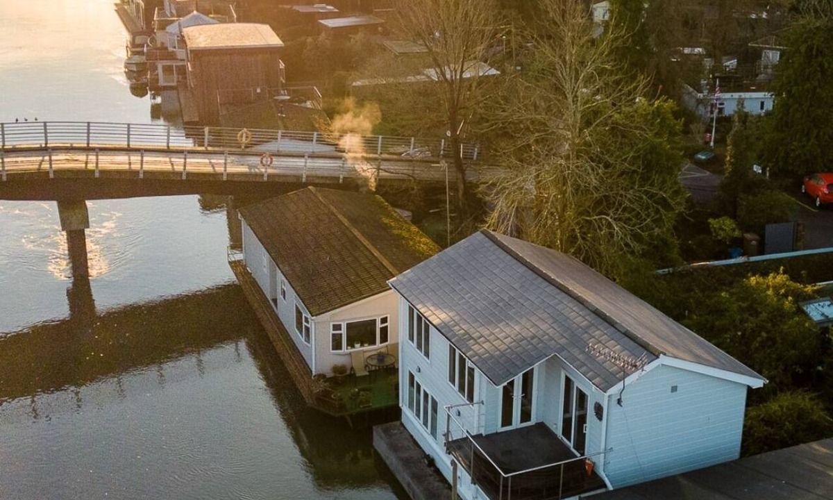 Richmond-upon-Thames Apartment | Sleeps2-WatersideStudio-RiverViews-25minToHeathrow