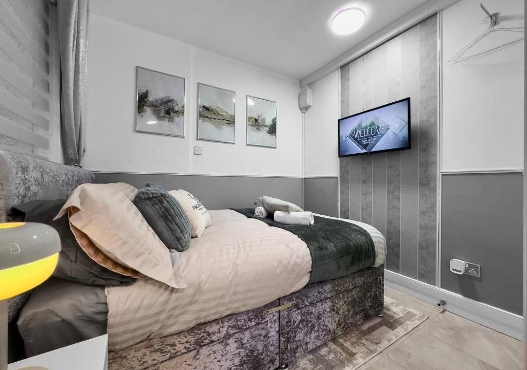 Maerdy Apartment | Small Studio Suite Contractor Compact Comfort