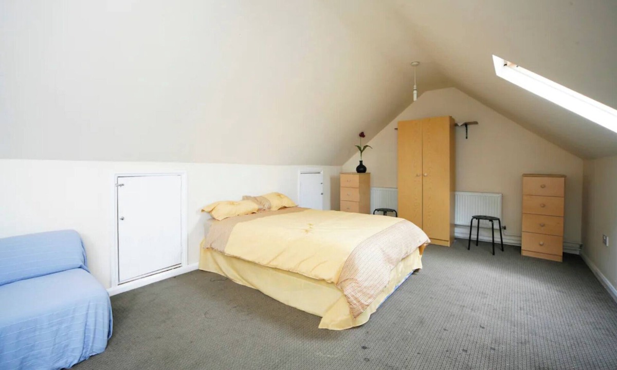 Stratford Bed & Breakfast | Smart King Size Double Room For 4 Guests