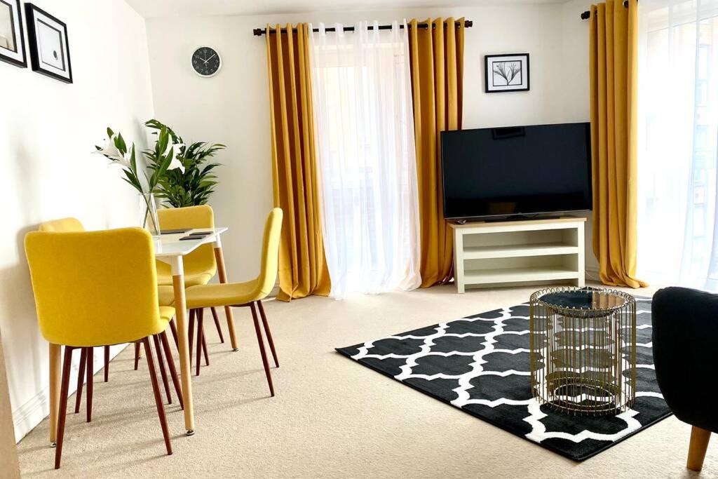 West Thurrock Apartment | Smartrips Apartments - Lakeside/Thurrock