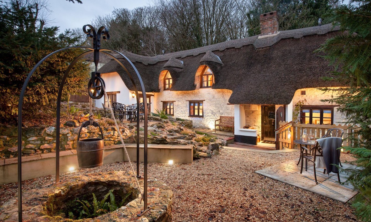 Chard Cottage | Smithycroft is a beautiful thatched and stone detached cottage.