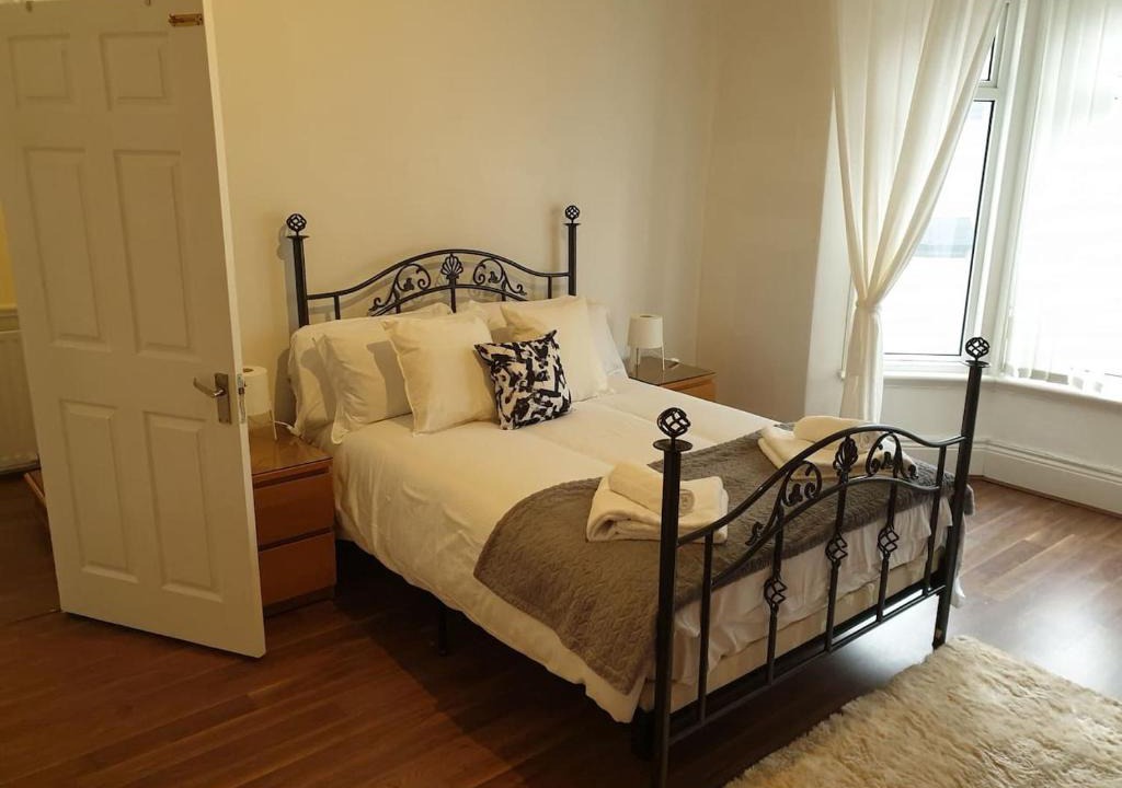 South Shields Apartment | South Shield's Hidden Gem Garnet 3 Bedroom Apartme