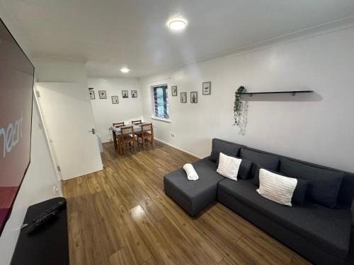 Crawley Apartment | Spacious 1bed Apartment Close To Town