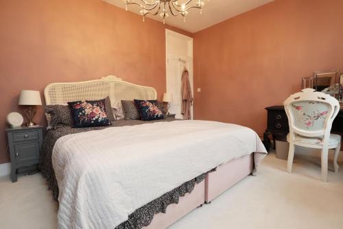 Cathays House | Spacious 2-Bed Cardiff Haven with Luxe Touches