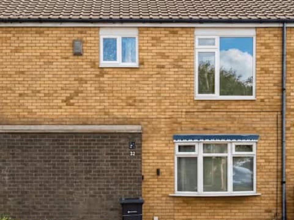 Cradley House | Spacious 2 bed home with Parking and Free Wifi