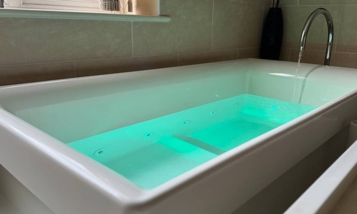 Doncaster Apartment | Spacious 2-Bedroom Duplex with Jacuzzi Bath Tub