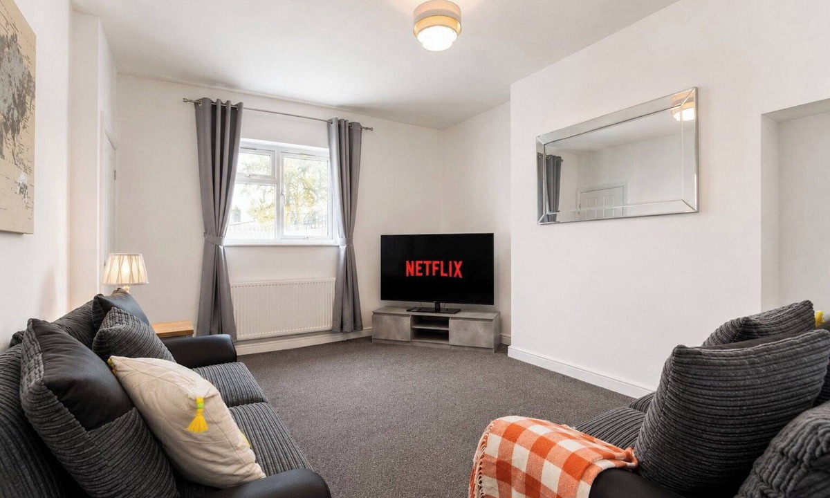 Ferryhill House | Spacious 2BR Durham Home for Contractors