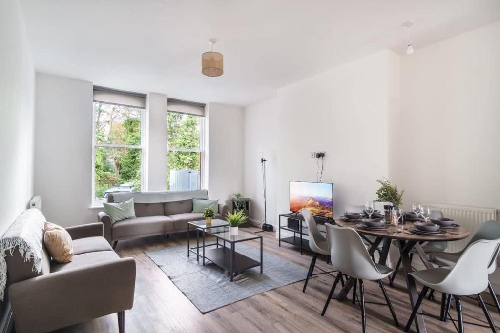 Crosby Apartment | Spacious 3 Bed Apartment in Waterloo Liverpool