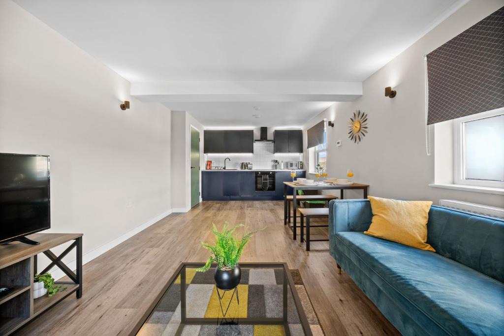 Plasnewydd Apartment | Spacious 3-Bed Cardiff Apartment - Walk to Centre - 2 Bathrooms