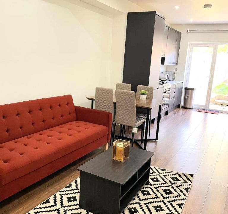 Belvedere Apartment | Spacious 3 Bed flat Belvedere Dartford