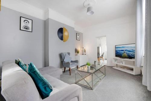 South Shields House | Spacious 3-Bed Home in South Shields, Sleeps 8