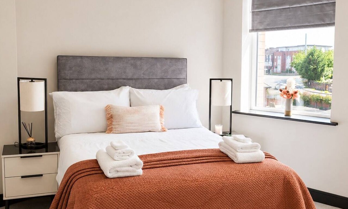 Wallasey Apartment | Spacious 3-Bed Seaside Retreat – Walk to Beach, Sleeps 6, Free Parking