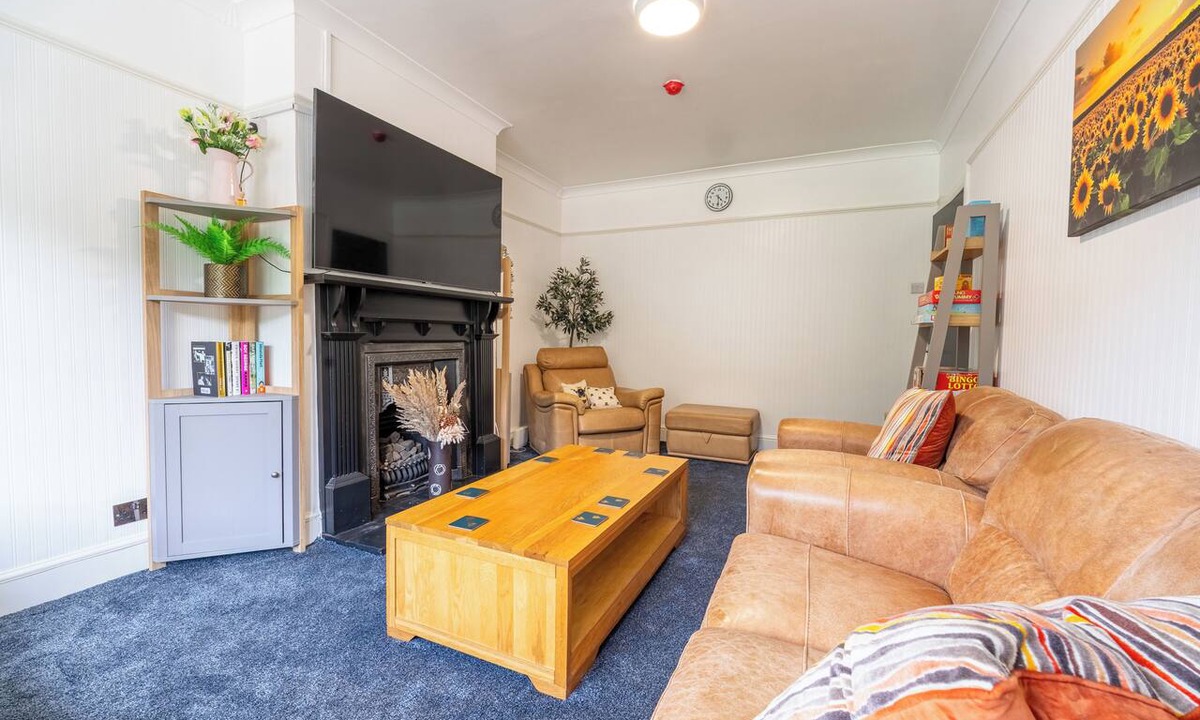 Sutton Coldfield House | Spacious 4-Bed Home in Leafy Sutton Coldfield | Sleeps 8