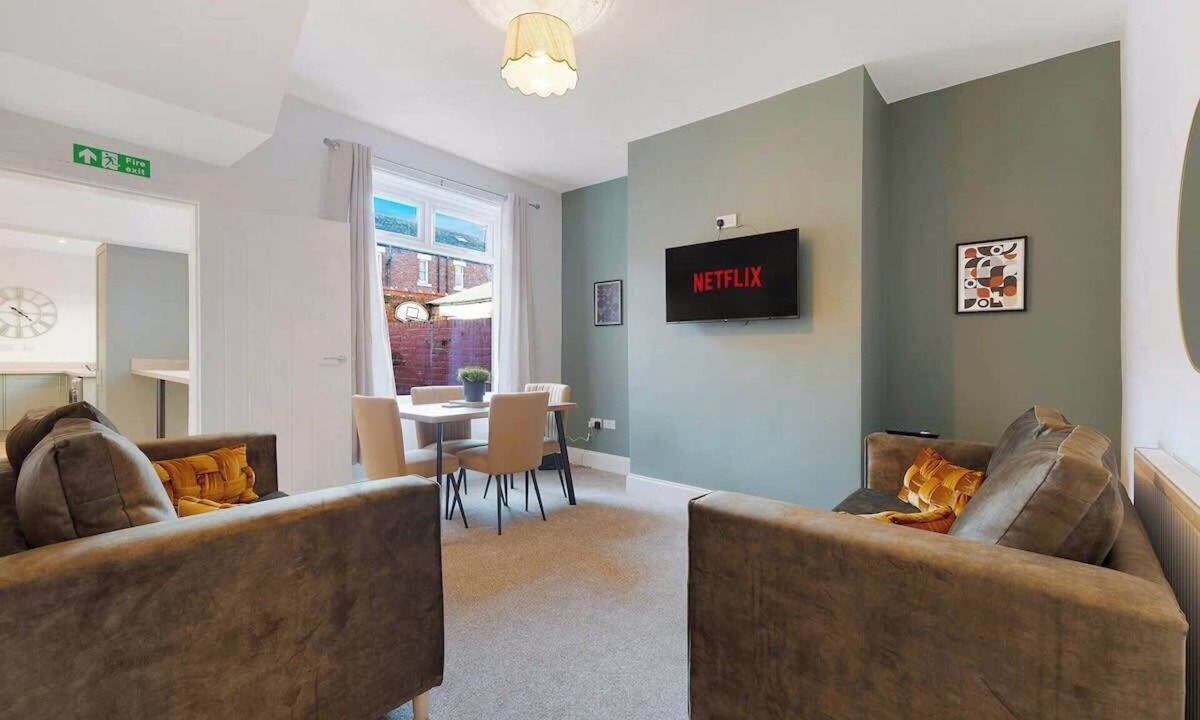 North Bitchburn House | Spacious 4BR House | Sleeps 8 | by Stay With Us