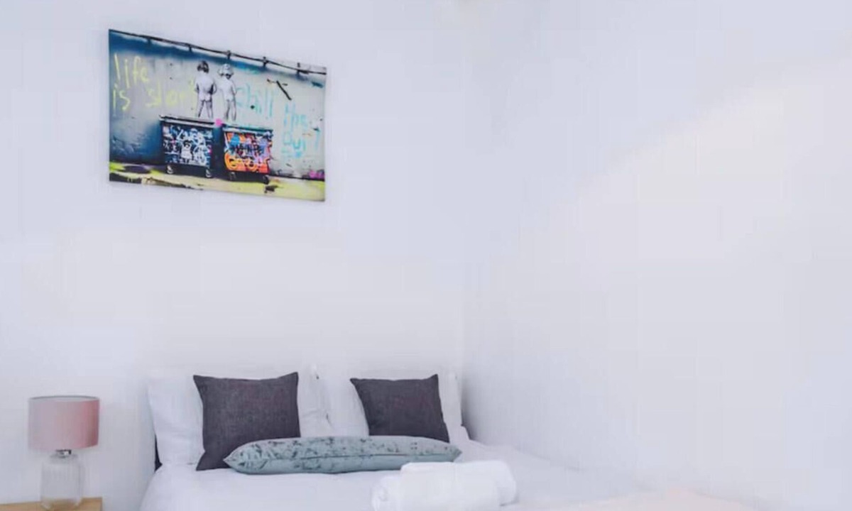 Glazebury Apartment | Spacious 6BR Property with Ensuite – Perfect for Groups Stays