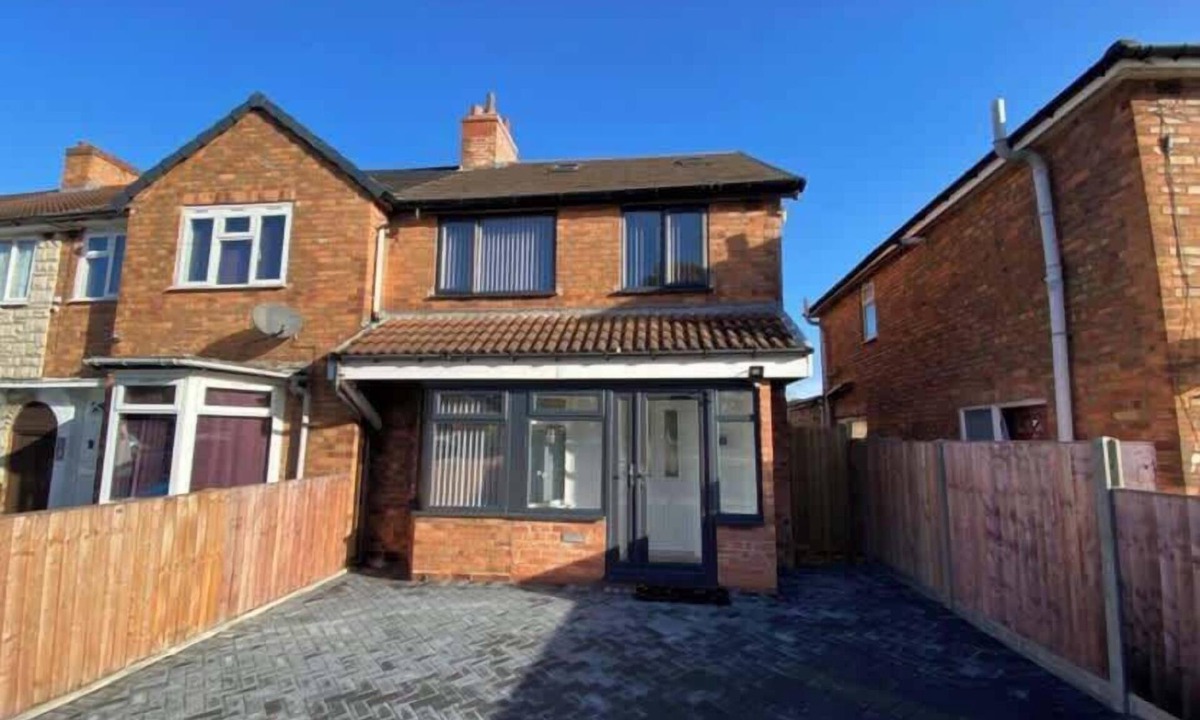 Stonnall House | Spacious 7BR House Sleeps 14 near NEC/JLR/BHX +
