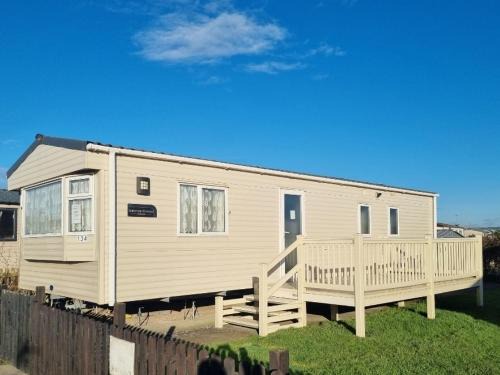 Brean Other | Spacious accomodation 134 UNITY BEACH BREAN CENTRALLY LOCATED Sleeps 6 Pet friendly Pets stay free